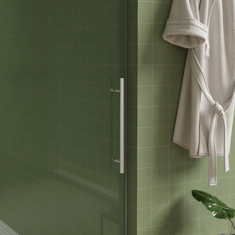 Porte de douche coulissante sans cadre avec porte-serviettes (56 à 60 po de largeur x 70 po de hauteur), verre trempé de qualité supérieure de 8 mm d'épaisseur, revêtement double face facile à nettoyer, finition nickel brossé avec tampon. 