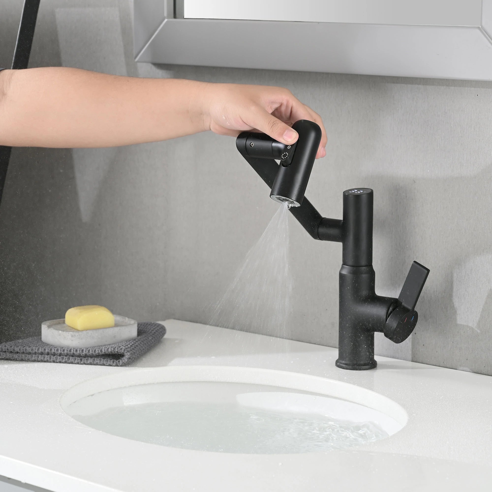 AISU Badezimmer-Waschtischarmatur mit Sprühfunktion, Temperaturanzeige, Anti-Rutsch-Schalter, Heiß- und Kaltwasserregler und 360° schwenkbarem Auslauf 