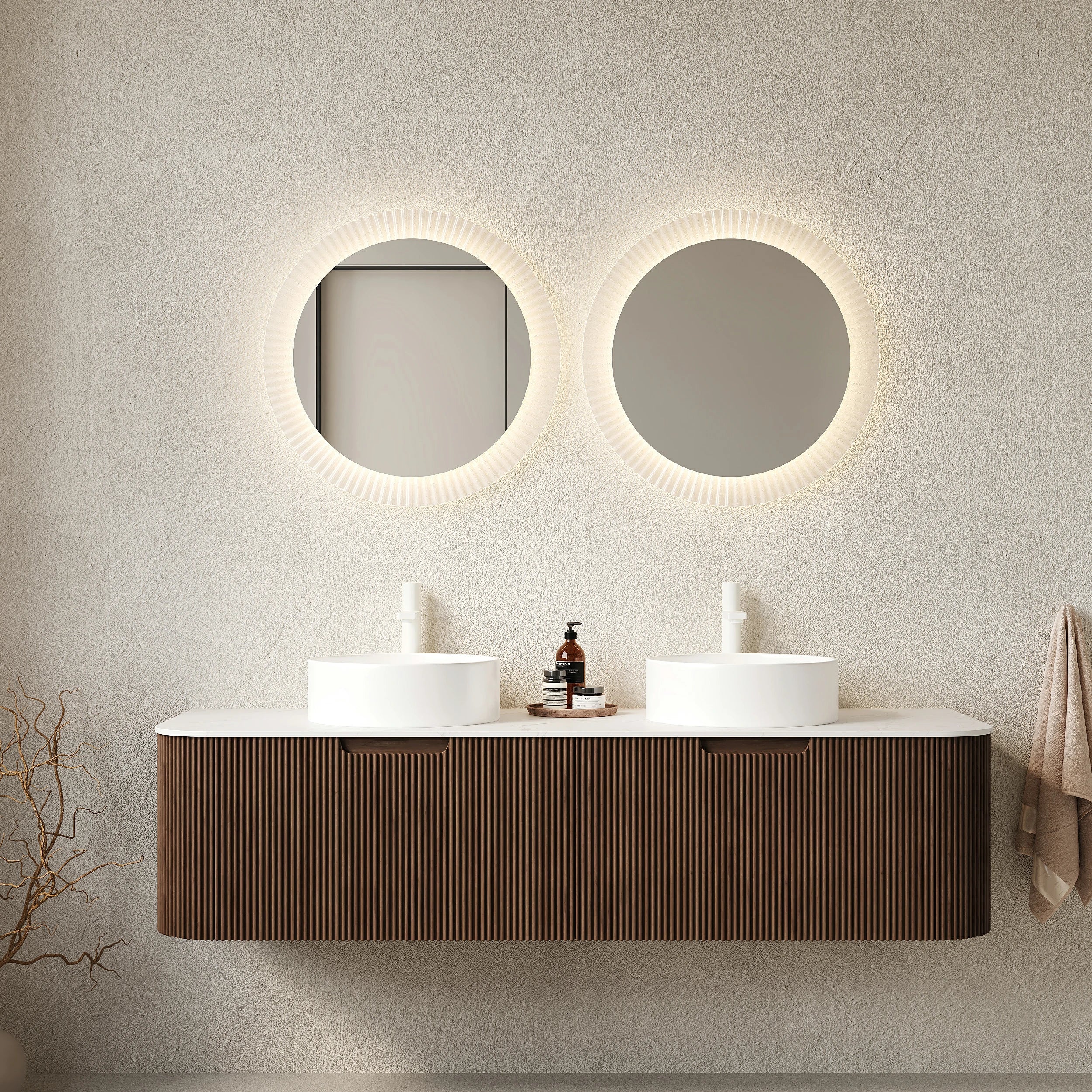 AISU Schwebender Badezimmer-Waschtisch mit geschwungenen Kanten und gestreiftem Design, mit weißem Keramikwaschbecken, OHNE Wasserhahn, vormontiert, Farbe dunkle Walnussholzmaserung