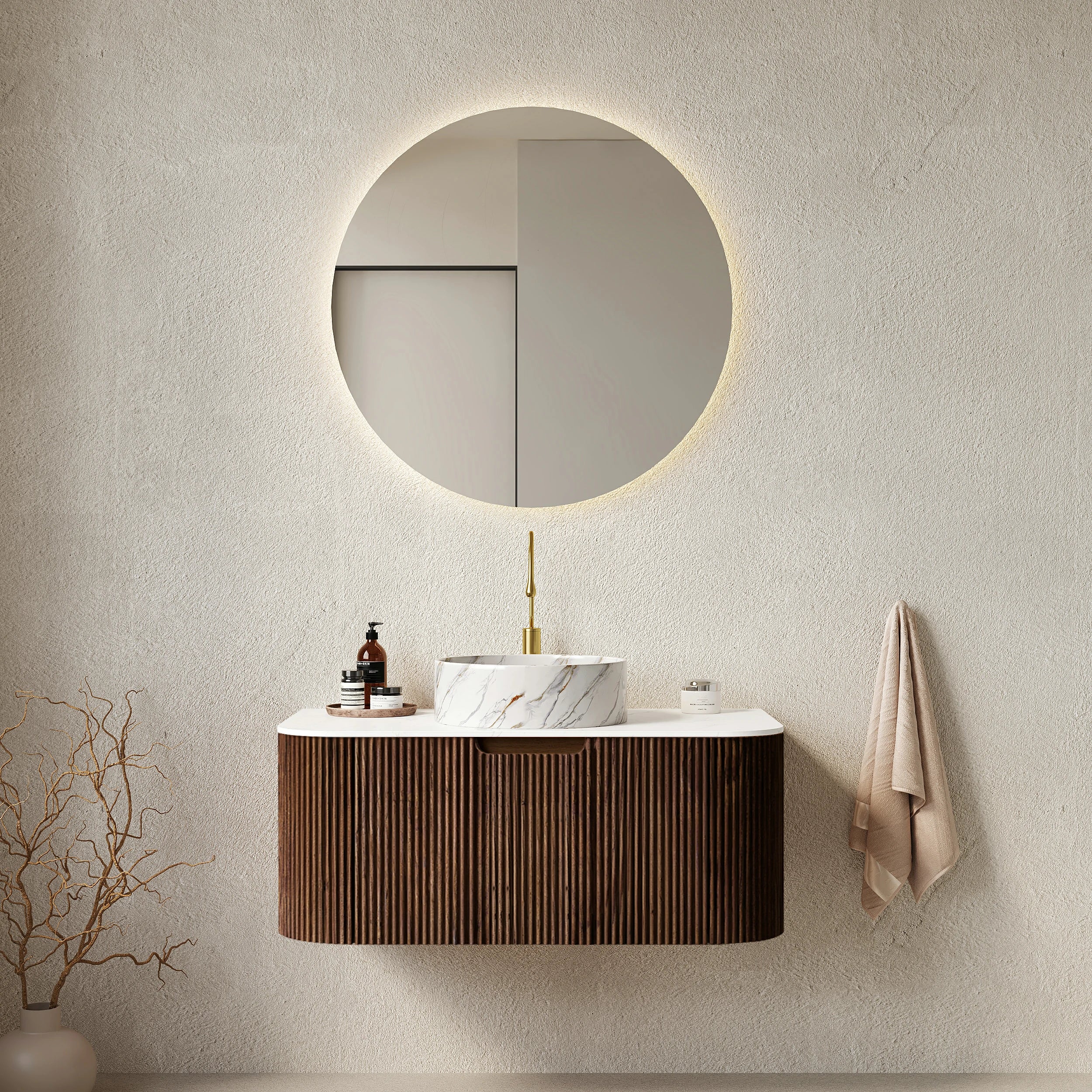 AISU Badezimmer-Waschtisch mit geschwungenen Kanten und gestreiftem Design, zur Wandmontage, mit weißem Keramikwaschbecken mit Steinmuster, vormontiert, Farbe dunkle Walnussholzmaserung
