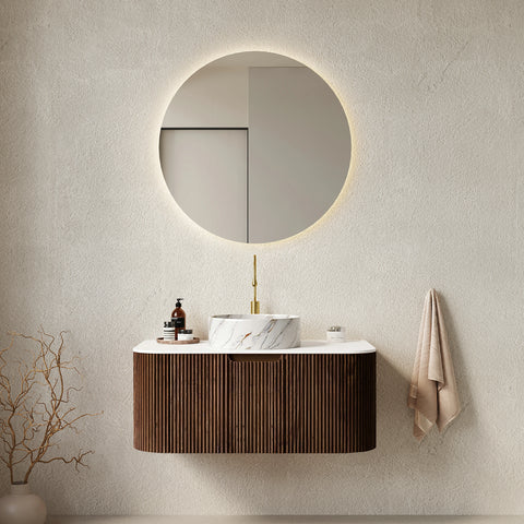 AISU Badezimmer-Waschtisch mit geschwungenen Kanten und gestreiftem Design, zur Wandmontage, mit weißem Keramikwaschbecken mit Steinmuster, vormontiert, Farbe dunkle Walnussholzmaserung